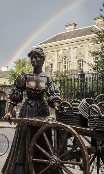 Molly Malone, peddling her wares on Suffolk Street in Dublin